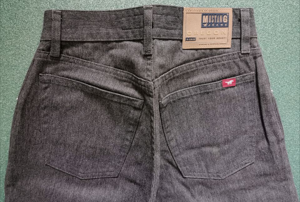 neue Mustang-Jeans, Gr. 26/30, dunkelgrau, Maße im Text in Zühlen (b Neuruppin)