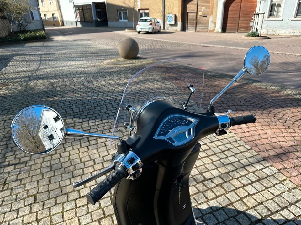 Vespa Primavera S 50  „Windschild,Topcase,Mattschwarz“ in Wörrstadt