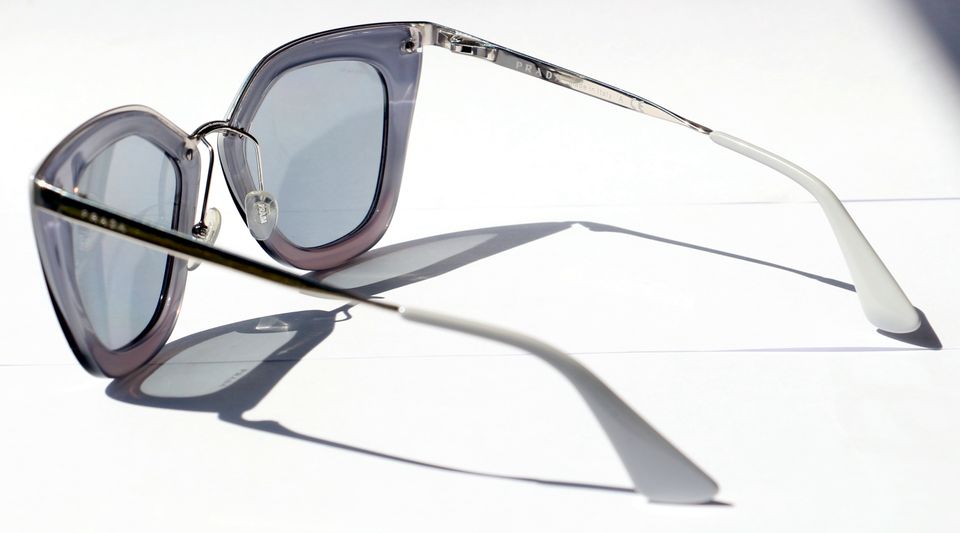 Prada Sonnenbrille SPR 53S mit grauem Farbverlauf in Leipzig