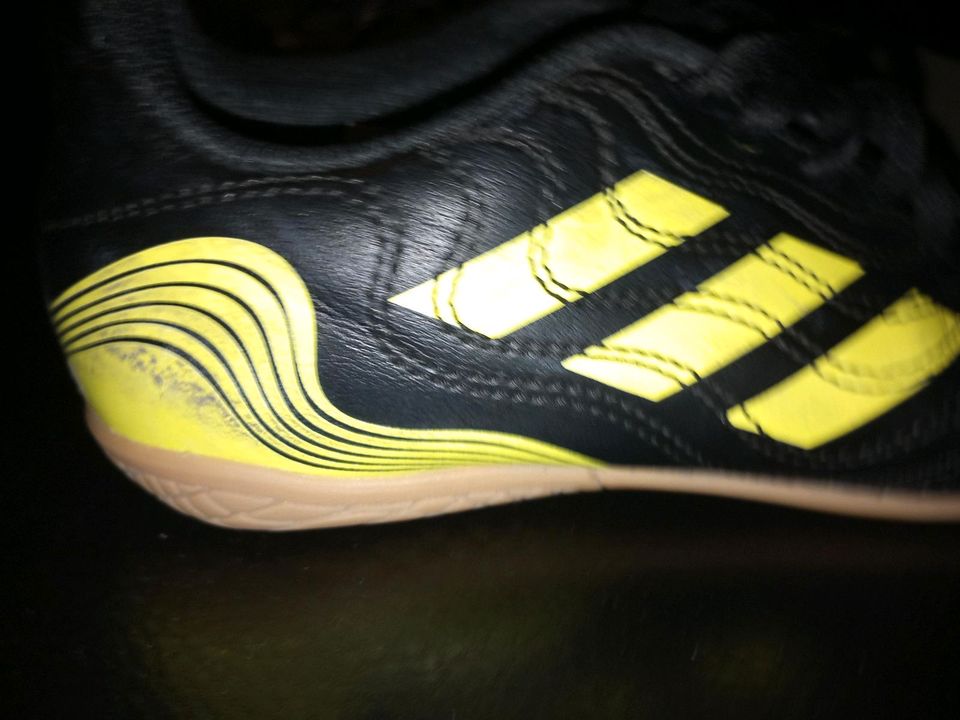 Adidas Copa Hallenfußballschuhe Gr. 33 1/2 in Aschaffenburg