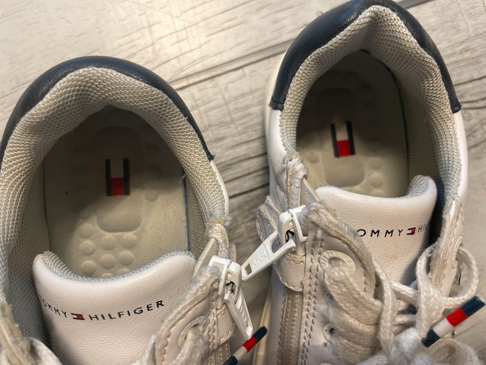 Tommy Hilfiger Schuhe Gr. 31 in Cremlingen