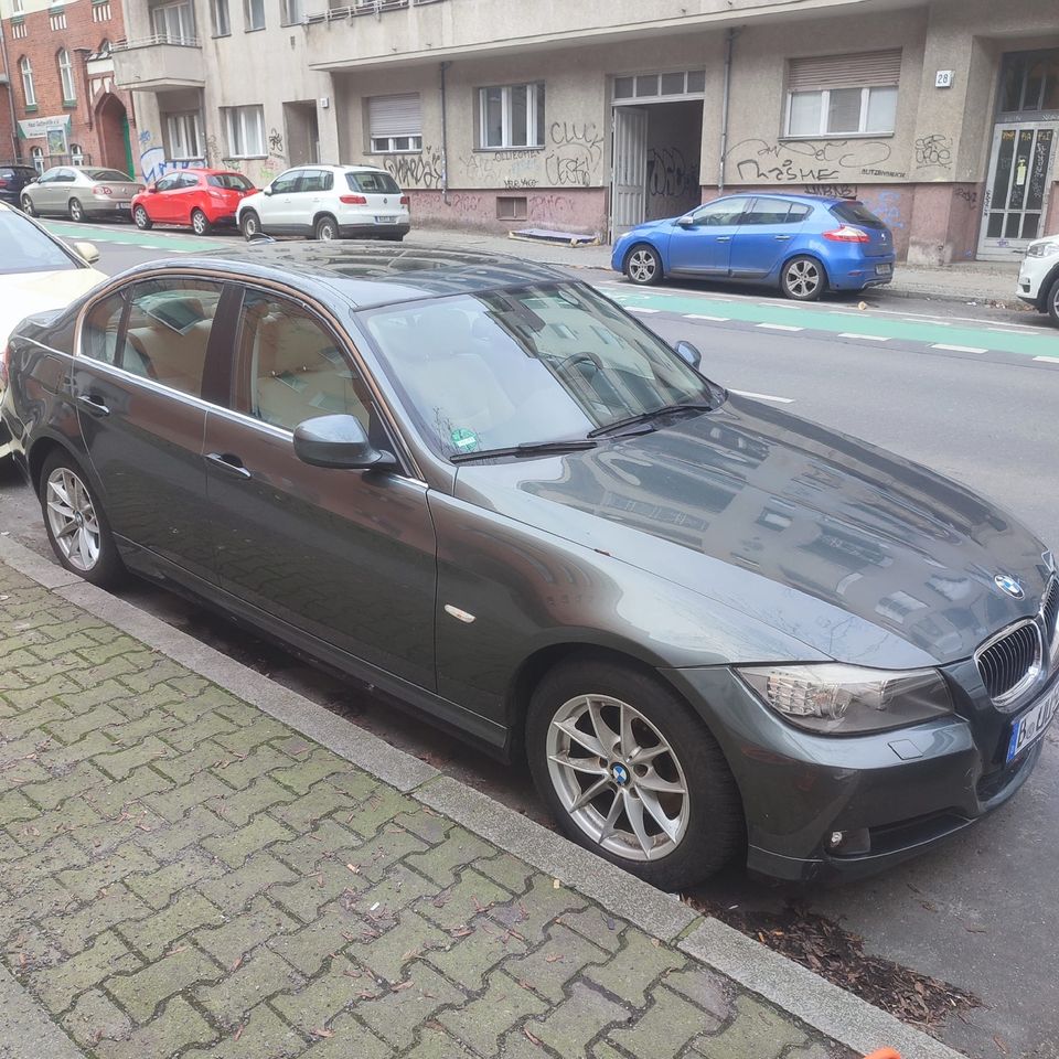 BMW Automatik, E90/91 / 325 I X DRIVE mit Vollausstattung in Berlin