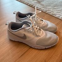 weiße Nike Turnschuhe / Laufschuhe / Sneaker Bayern - Bamberg Vorschau