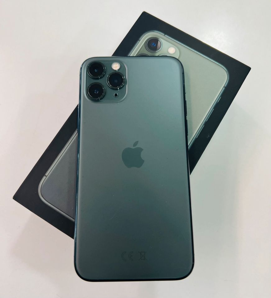 Apple iPhone 11 Pro (64GB) 93%AKKU/ mit Zubehör und Garantie! in Berlin