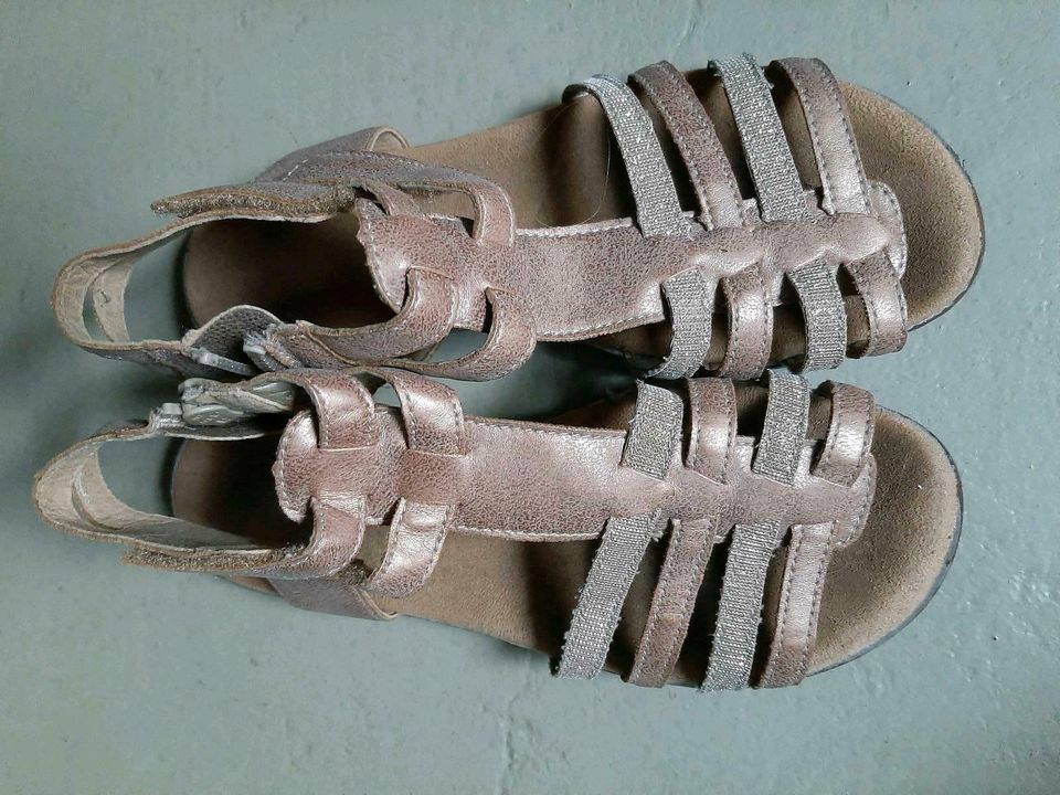 Mädchen Sandalen Gr.35, rieker, Farbe Beige mit Glizer in Süd -  Sachsenhausen | Gebrauchte Kinderschuhe Größe 35 kaufen | eBay  Kleinanzeigen ist jetzt Kleinanzeigen