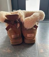 Ugg Boots mit Schleife Niedersachsen - Sittensen Vorschau
