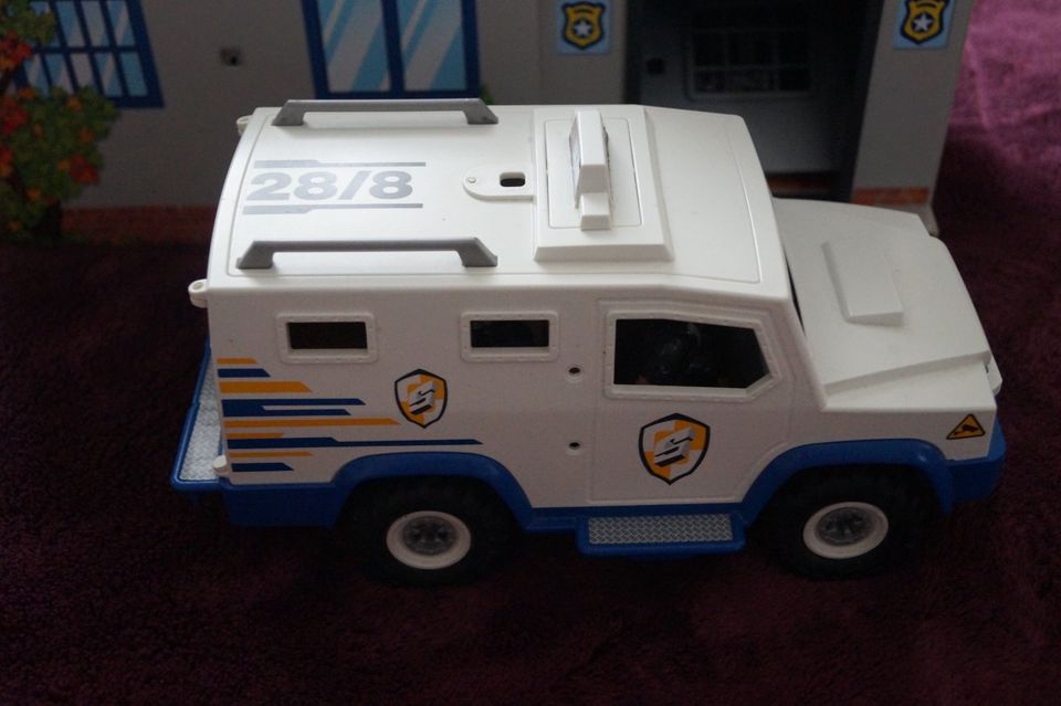 Set mit Playmobil Polizeistation und Playmobil Geldtransporter in Kesselsdorf