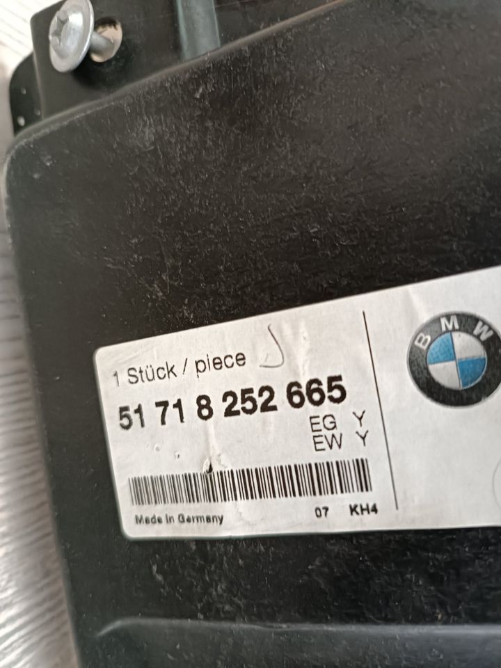 NEU BMW Abschirmung Motorraum 51718252665 in Pottenstein