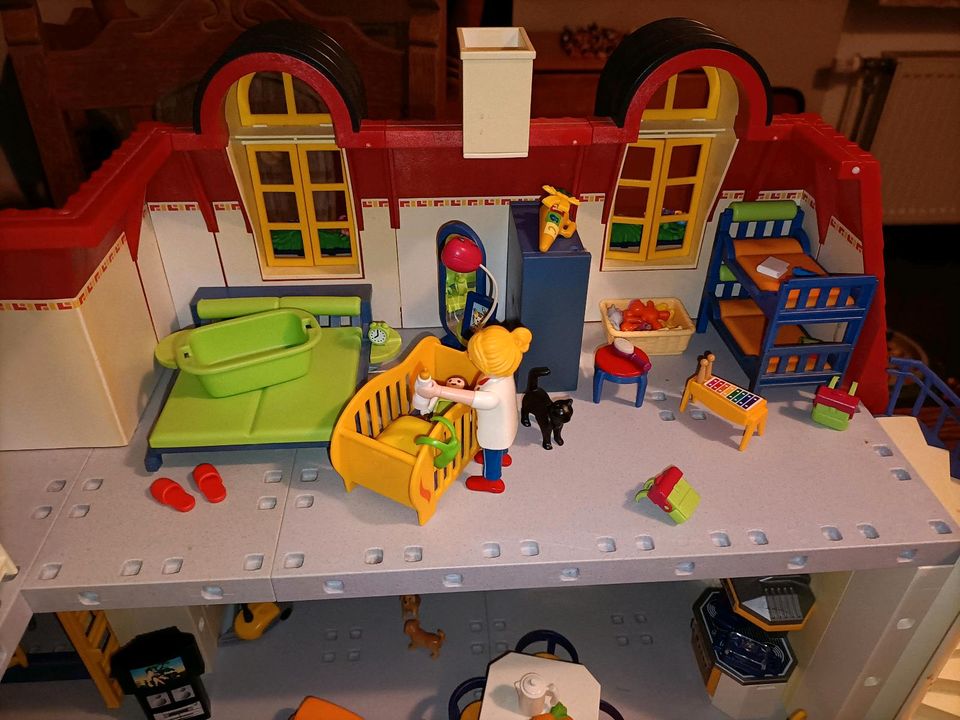 Playmobil Traumhaus mit diversen Zubehörsets in Ihlow