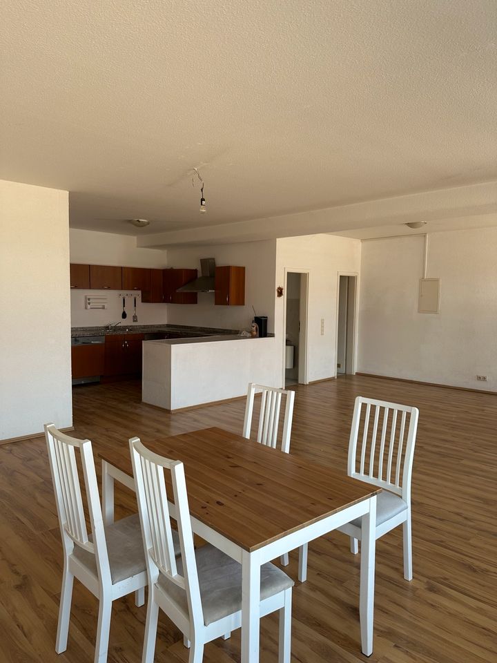 Schöne große 4 - Zimmer Wohnung mit sehr großen Terrasse. in Waiblingen