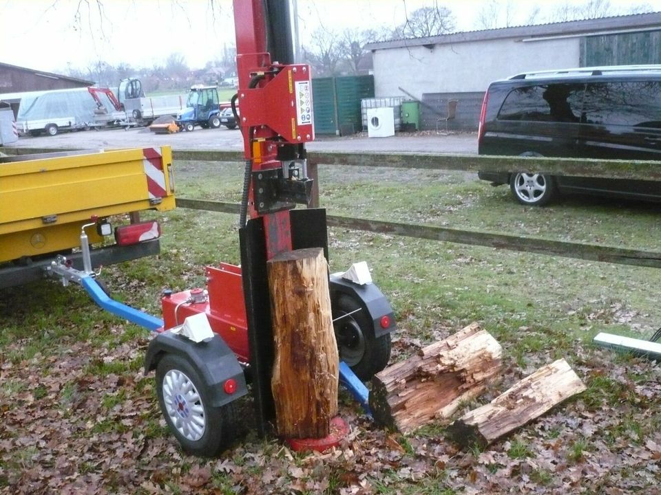 Holzspalter mieten mit 20 to Spaltkraft und sparsamen Benzinmotor in Ganderkesee