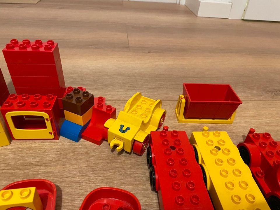 Fast 150 Teile Lego und Platte in Schwerte