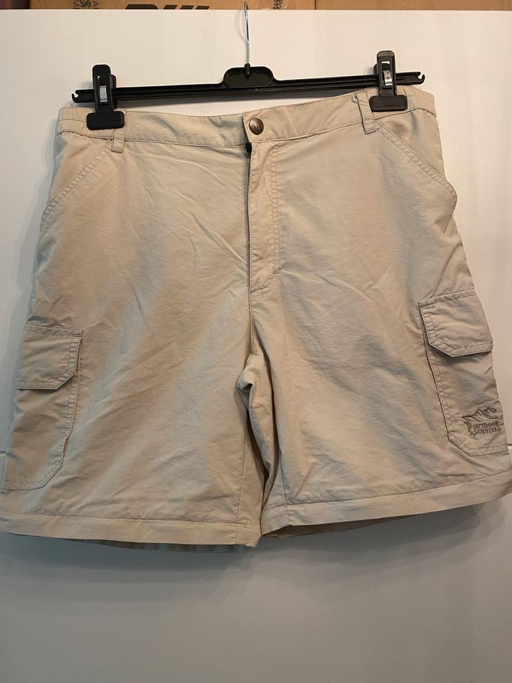 Hose // Short // beige in Frankfurt am Main