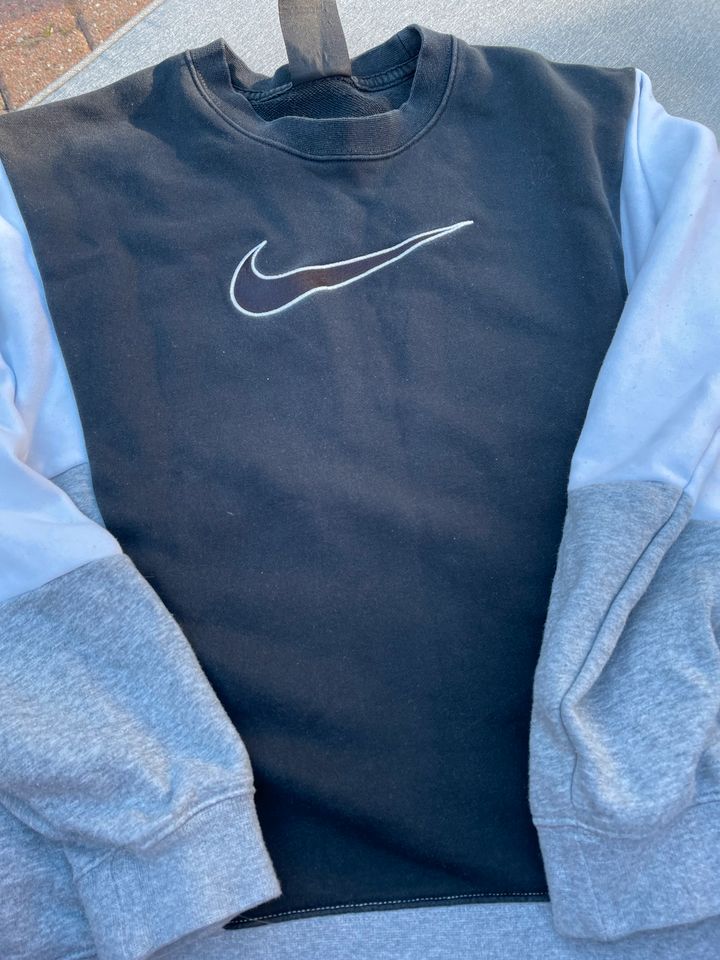 Nike Pullover Größe S zu verkaufen in Husum