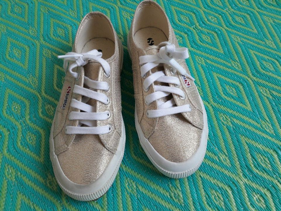 SUPERGA Schuhe, Turnschuhe, Sneaker, Schnürschuhe Gold Gr. 36 NEU in Trossingen