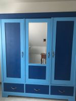 Omas Schlafzimmer Schrank blau Antik Vollholz Aachen - Aachen-Richterich Vorschau