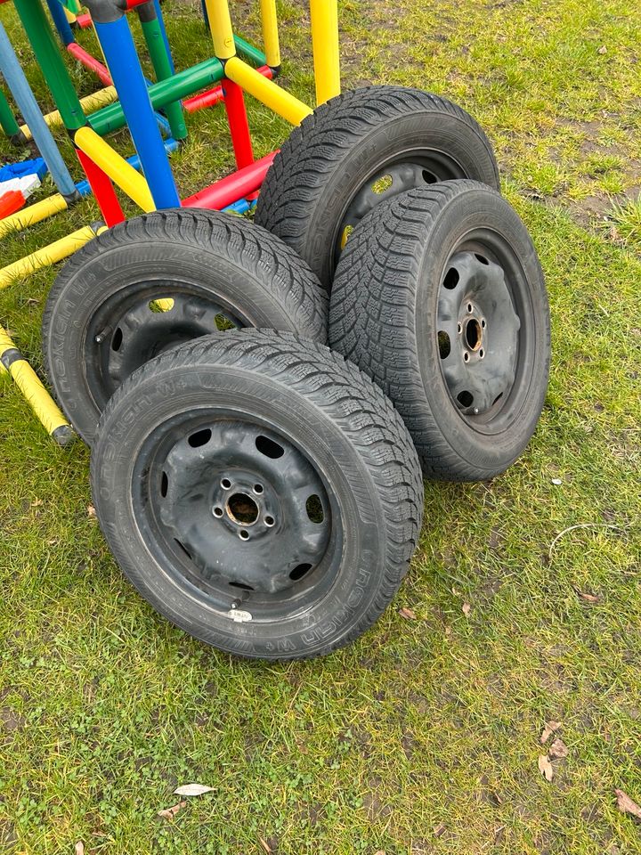 Nokian W+ 185/60 R14  auf Stahlfelgen in Laatzen