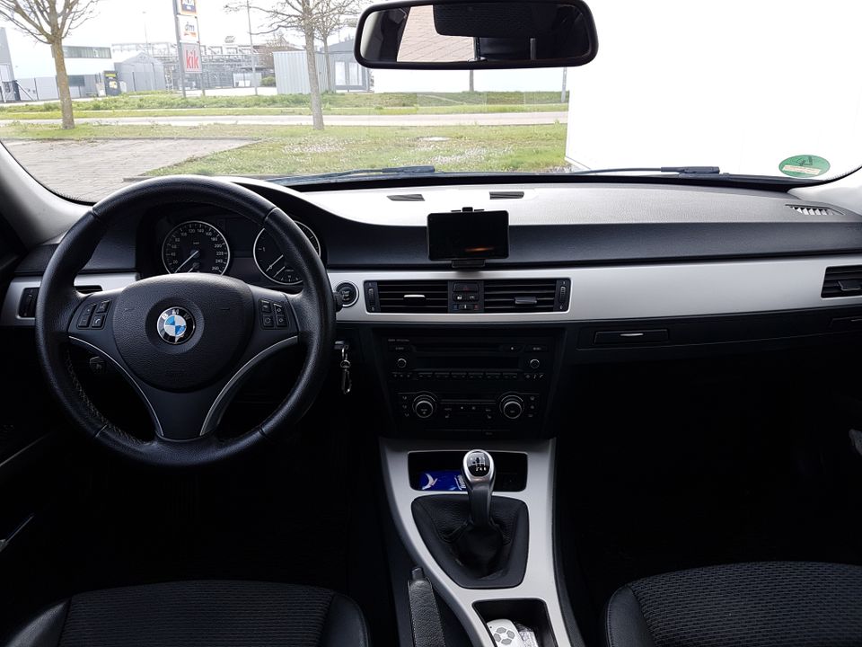 BMW 320 d Touring LCI, gepflegtes Fahrzeug in Leonberg