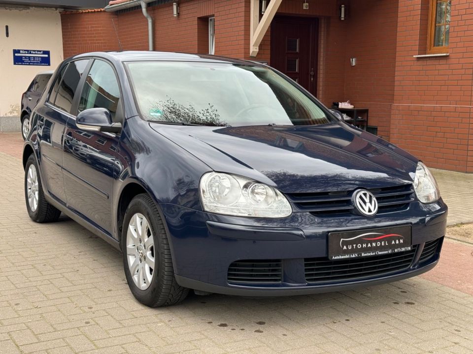 Volkswagen Golf V Lim. Comfortline *1,6*TÜV NEU* in Güstrow