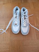 Bershka Damen High Sneaker weiß grau/blau Gr. 39 Sachsen - Radebeul Vorschau