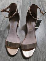 Sandalen mit wenig Absatz Nordrhein-Westfalen - Gladbeck Vorschau