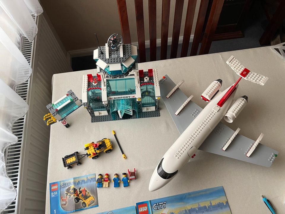 Lego 7894 Flughafen und Flugzeug Lego City in Henstedt-Ulzburg