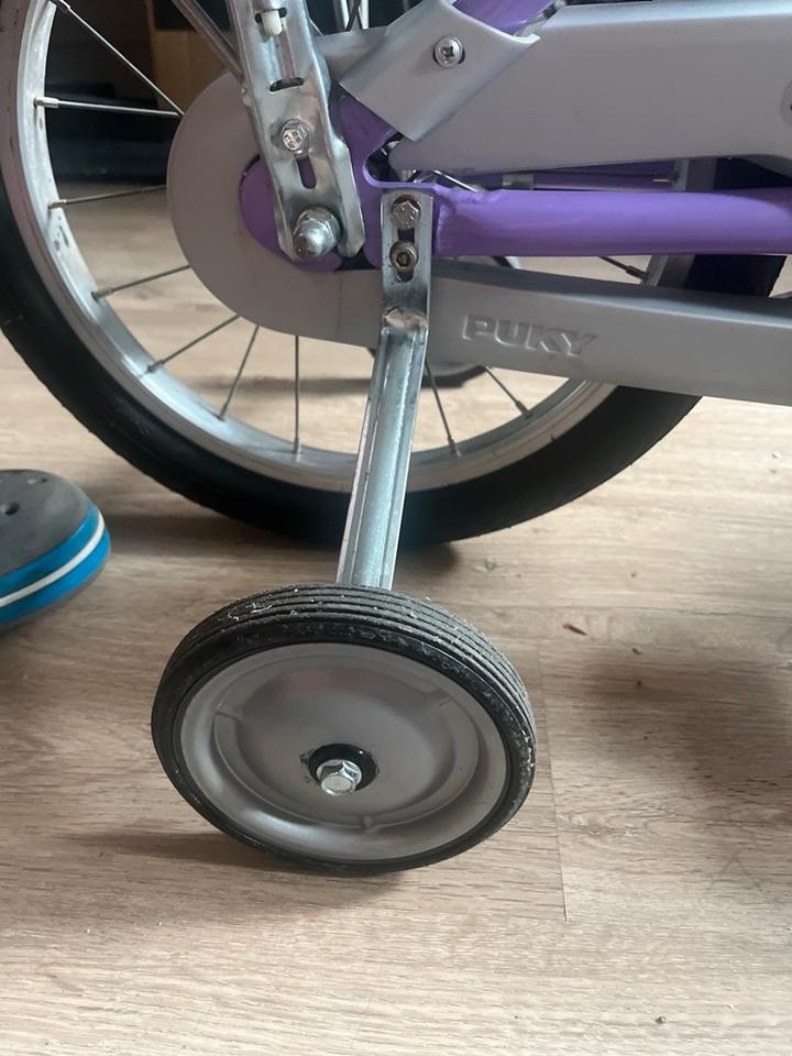 Puky Kinderfahrrad Alu 16 Zoll mit Elsa Fahne + Stützrädern in Mülheim (Ruhr)