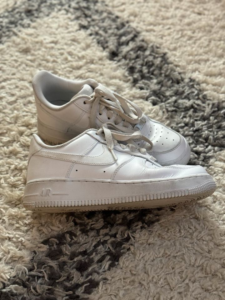 Nike Air Force 1 (Damen, 38,5) in Bonn