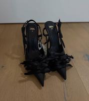 Slingback Schleifen in Satinoptik schwarz Zara Gr. 36 Hessen - Sulzbach Vorschau