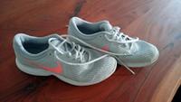 Nike Sneaker neuwertig Niedersachsen - Hage Vorschau