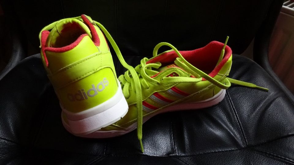 Adidas Leder Sneaker -- Neon Grün -- UK 7 -- NEU --- in Wehringen