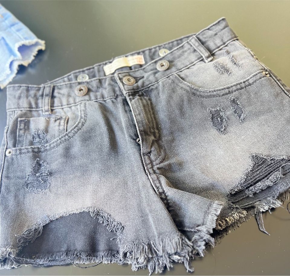 Jeans Shorts Zara Bekleidungspaket Jeans weiß blau Gr.140 in Ingolstadt