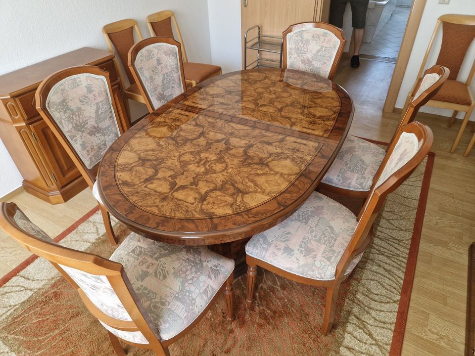 ausziehbarer Esstisch mit 6 Stühle Antik Hochglanz in Aken