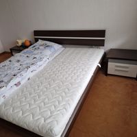 Doppelbett, Bett mit neuwertigen Matratzen. Lattenr. und Konsolen Hessen - Kirchhain Vorschau