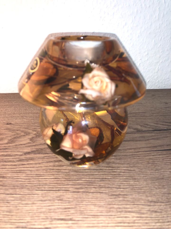 Teelicht Halter mit eingelassen Rosen ❤️aus Glas, top Zustand in Norderstedt