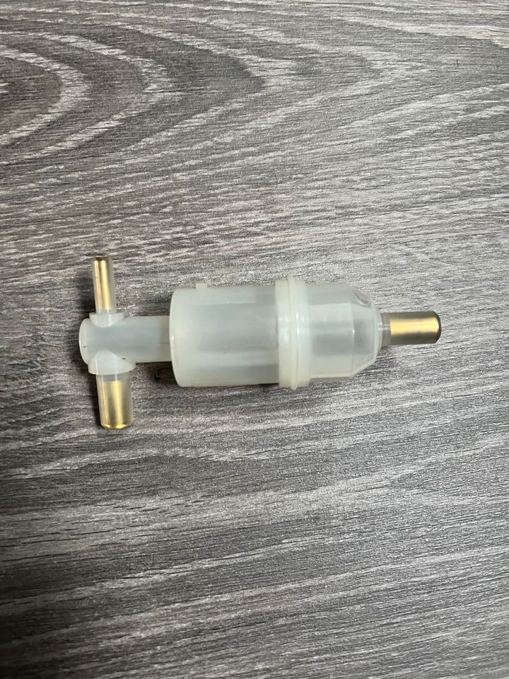 Mercedes Kraftstofffilter Fuel Filter 0024772101 in Stuttgart