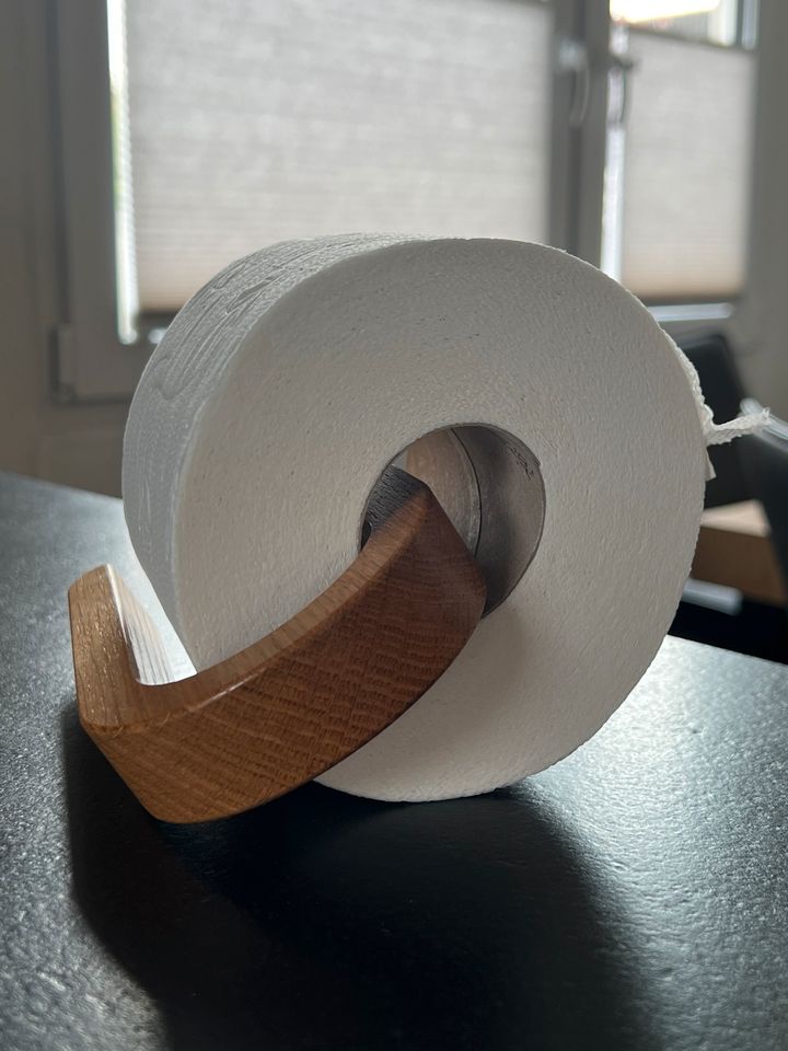 Toilettenpapierhalter aus Holz, zum kleben in Baienfurt