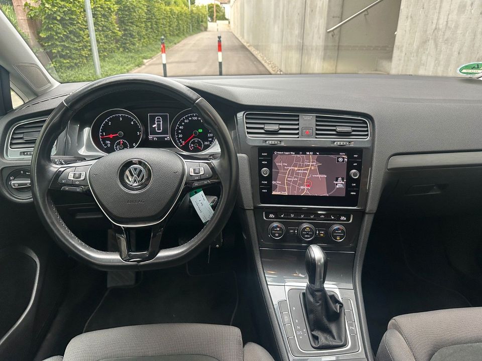 Volkswagen Golf VII Variant BMT 1.6 TDI DSG *LED*ACC*NAVI* in Leinfelden-Echterdingen