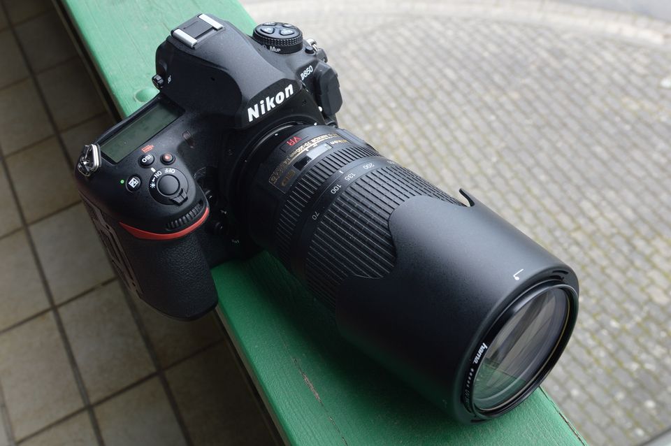 Nikon D850 mit Objektiv & weiterem Zubehör in Aschaffenburg