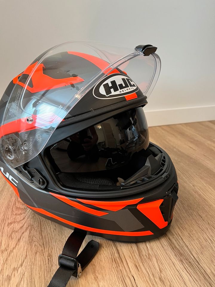 Motorrad Lederkombi mit Helm, Schuhe & Handschuhe in Attendorn