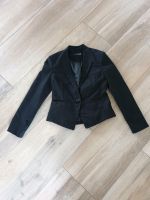 Kurzer Blazer schwarz Atmosphere Größe 34 Hessen - Ebersburg Vorschau