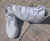 Top Herren Schuh Gr 44 Nike Air Jordan 1 Mid Sneaker weiß Brandenburg - Panketal Vorschau