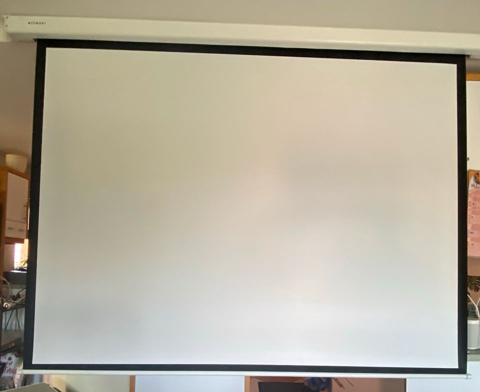 Esmart Beamer Motorleinwand m. Fernbedienung Kino Leinwand in Görsbach