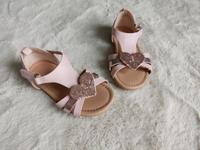 4,50€ H&m 24 Sandalen rosa Glitzer Herz Hochzeit Riemchen Bayern - Rednitzhembach Vorschau