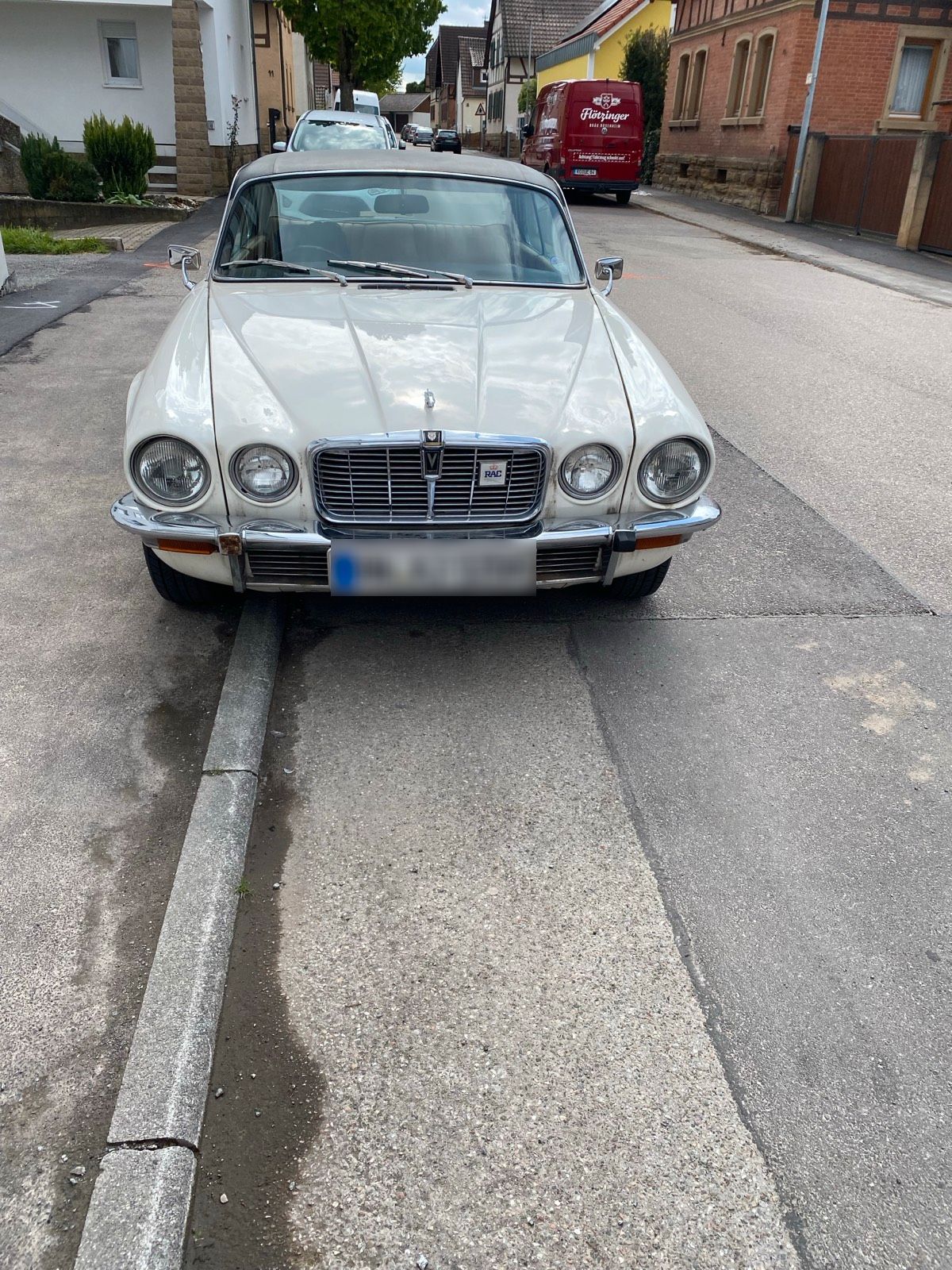 Abbildung des Autos Jaguar XJ12 5.3 L Coupé …