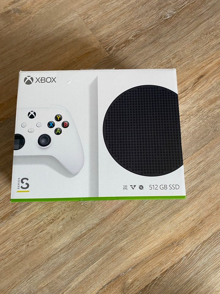 Xbox Series s 512GB inc. 2 Controllern in Häuslingen