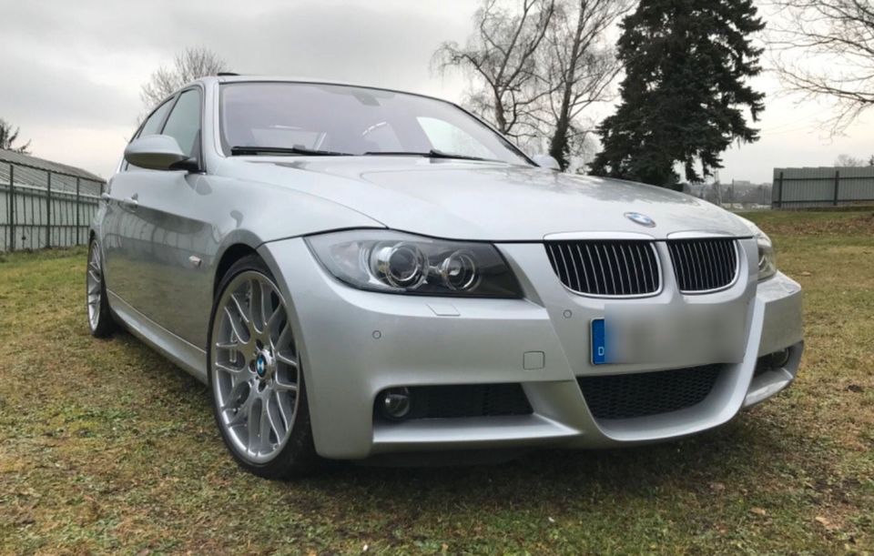 BMW e90 330iA N52 M3 Sitze M Performance Auspuff 19 CSL Felgen in Wiesbaden