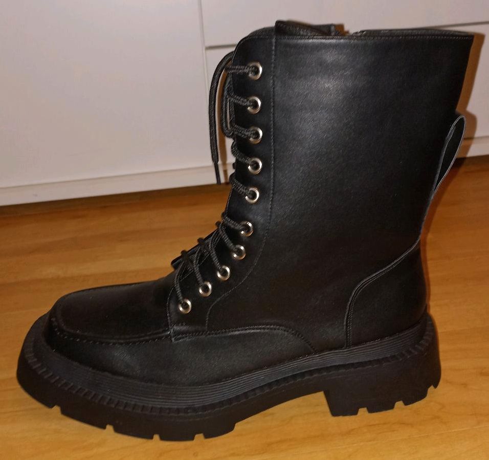 Damenstiefel Größe 42 in Laatzen