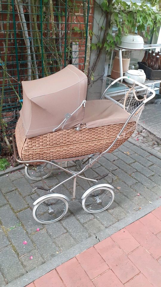 Vintage Korb Puppenwagen in Möser