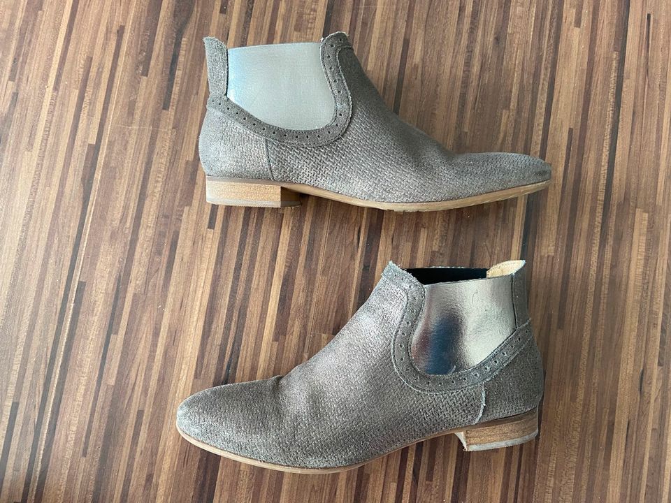 Mark Adam Schuhe Stiefeletten Ankle Boots Gr. 39 taupe in Bruchköbel